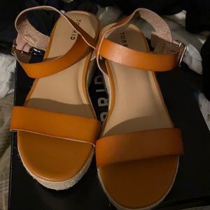 Beautiful Tan Wedges